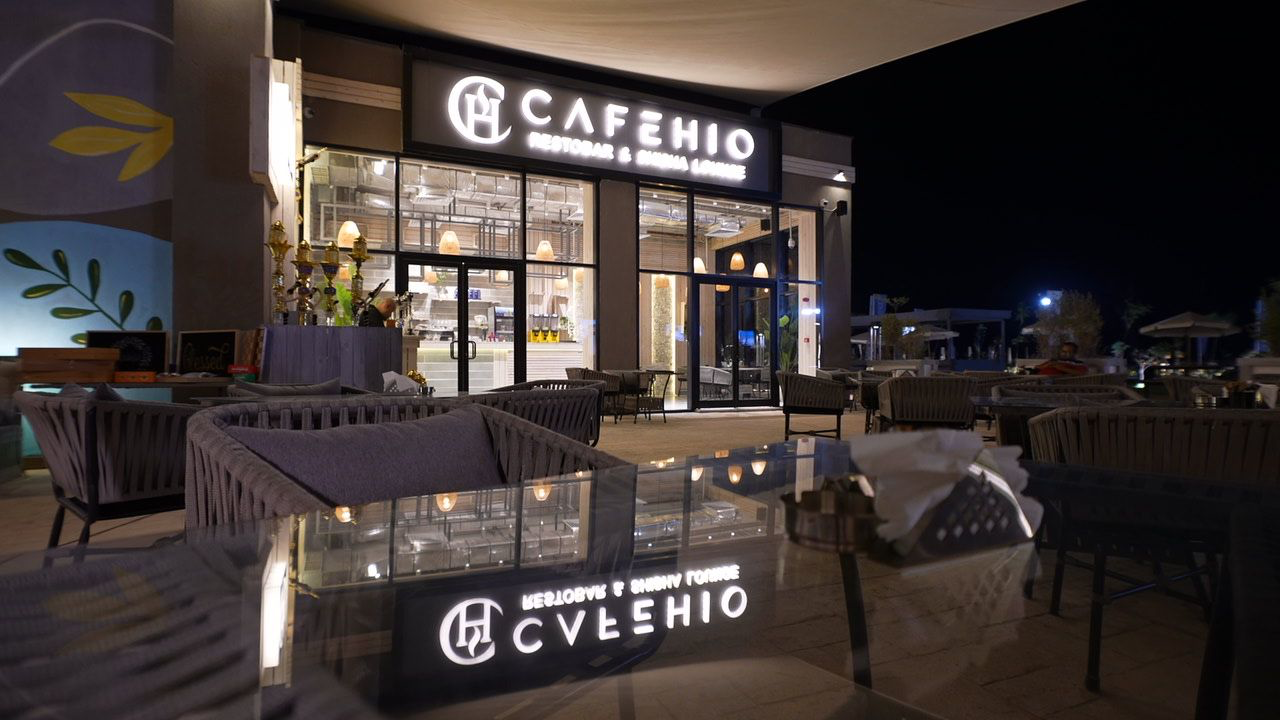 Cafehio Restobar and Shisha Lounge at night